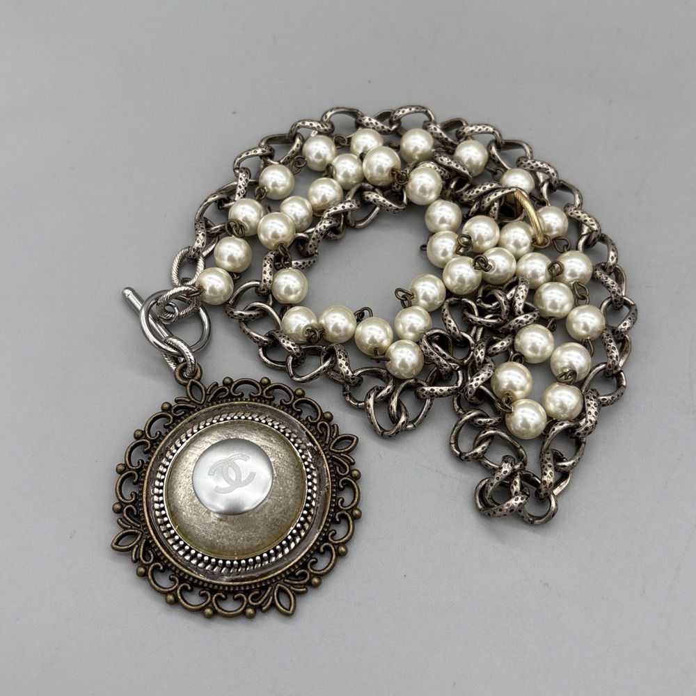 Vintage Faux Pearl Ornate Statement Necklace Medallion Y2K Ornate Silver tone